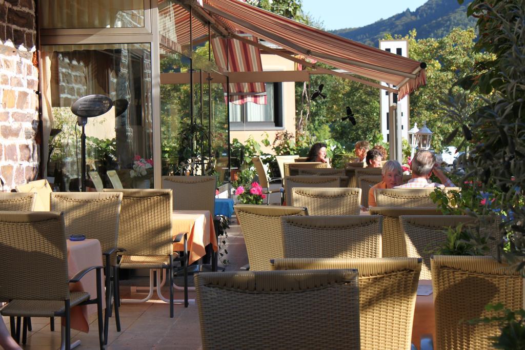 Moselromantik-Hotel Zum Loewen Эдигер-Эллер Экстерьер фото