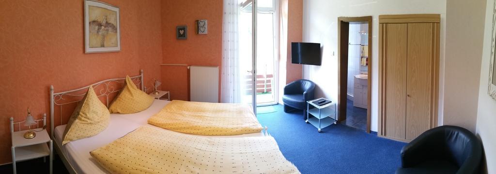 Moselromantik-Hotel Zum Loewen Эдигер-Эллер Экстерьер фото
