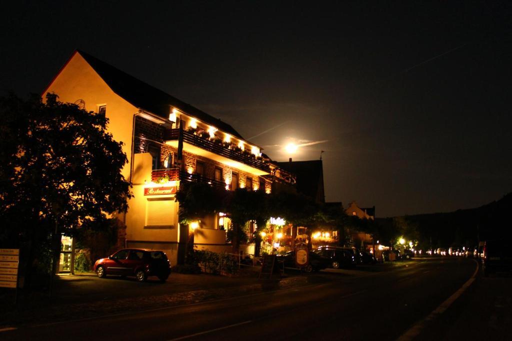 Moselromantik-Hotel Zum Loewen Эдигер-Эллер Экстерьер фото