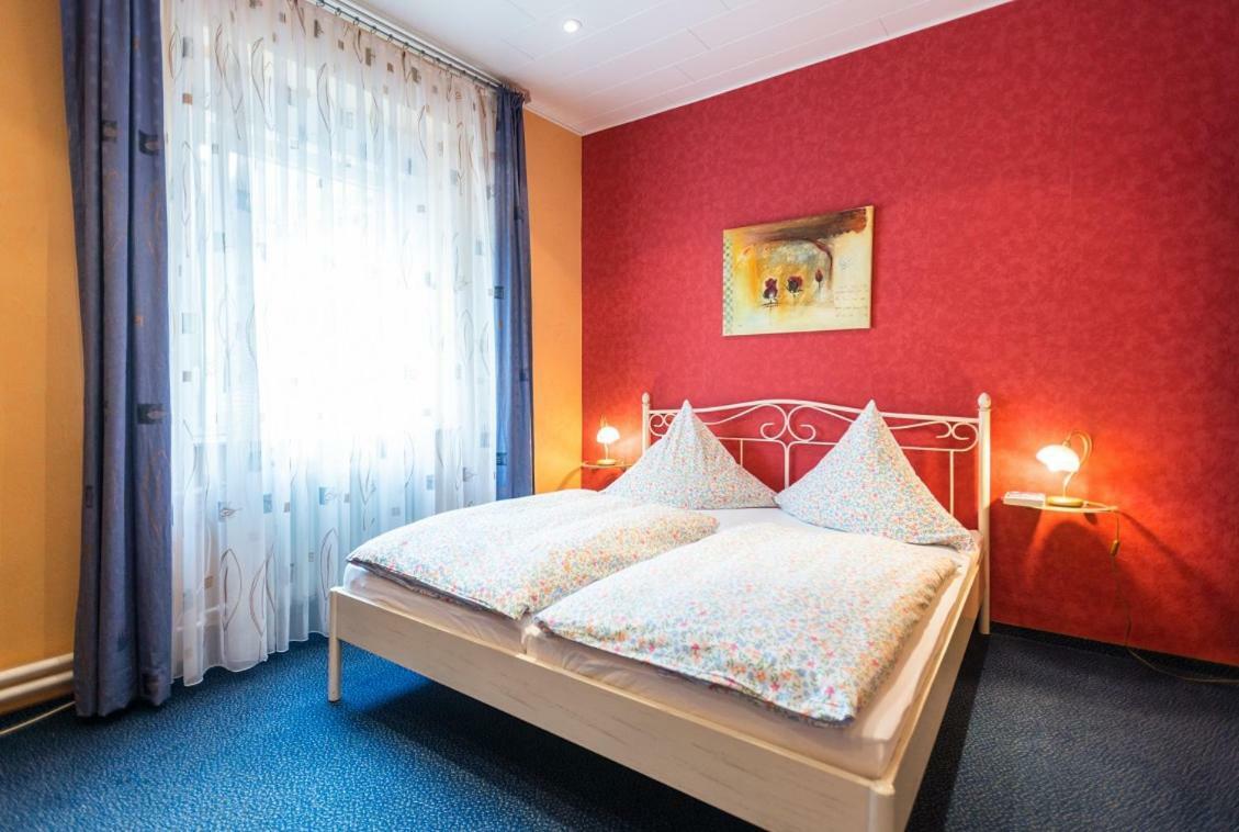 Moselromantik-Hotel Zum Loewen Эдигер-Эллер Экстерьер фото